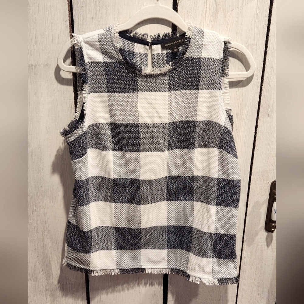 Banana Republic Size Small Frayed Edge Woven Shell Tank